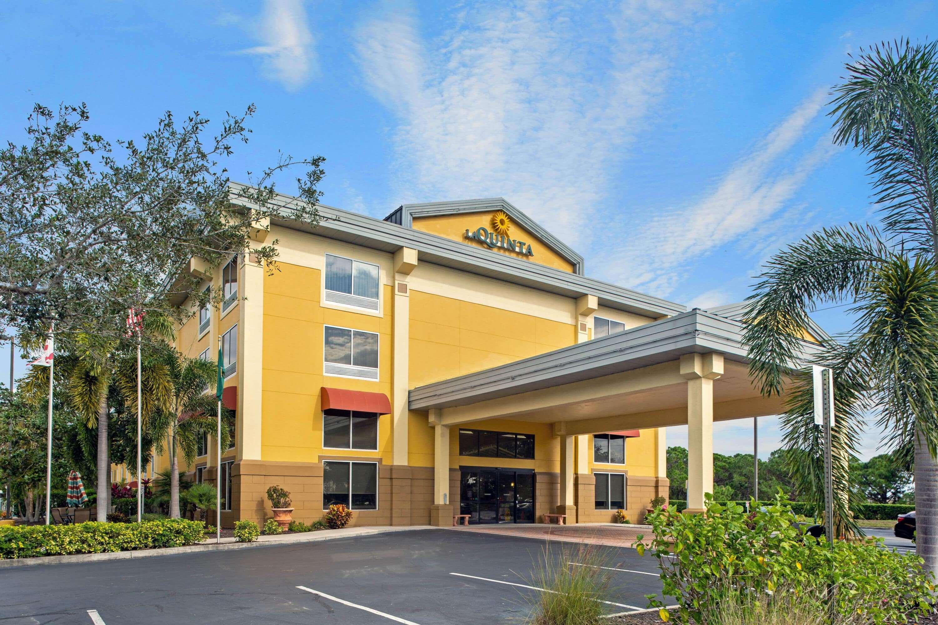 Comfort Inn & Suites Sarasota I75 Buitenkant foto