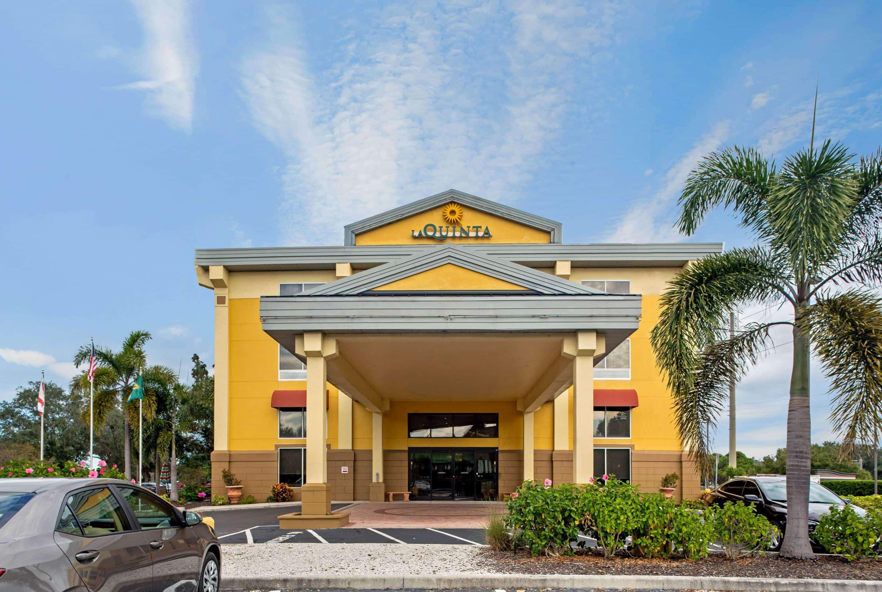 Comfort Inn & Suites Sarasota I75 Buitenkant foto