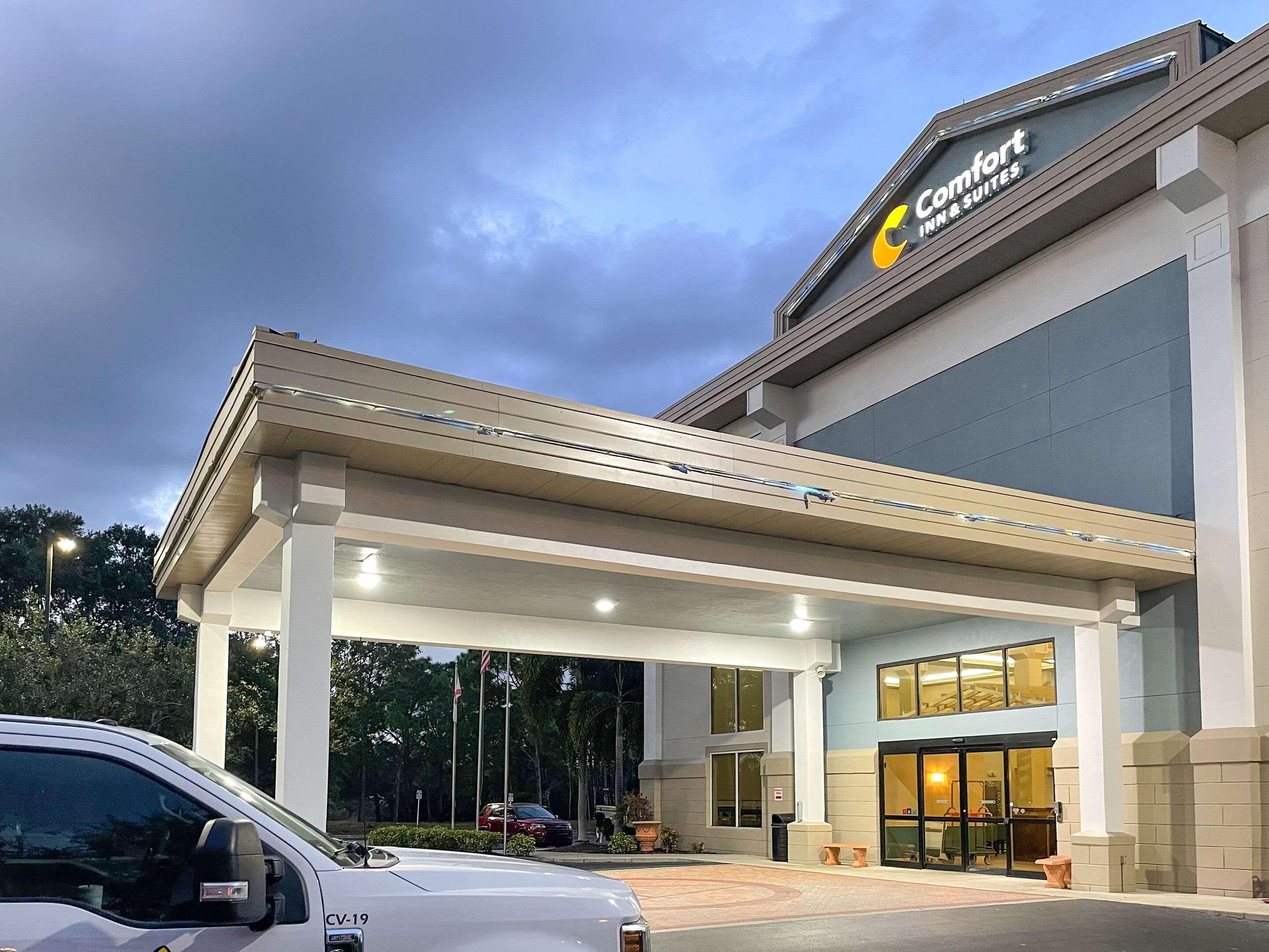 Comfort Inn & Suites Sarasota I75 Buitenkant foto