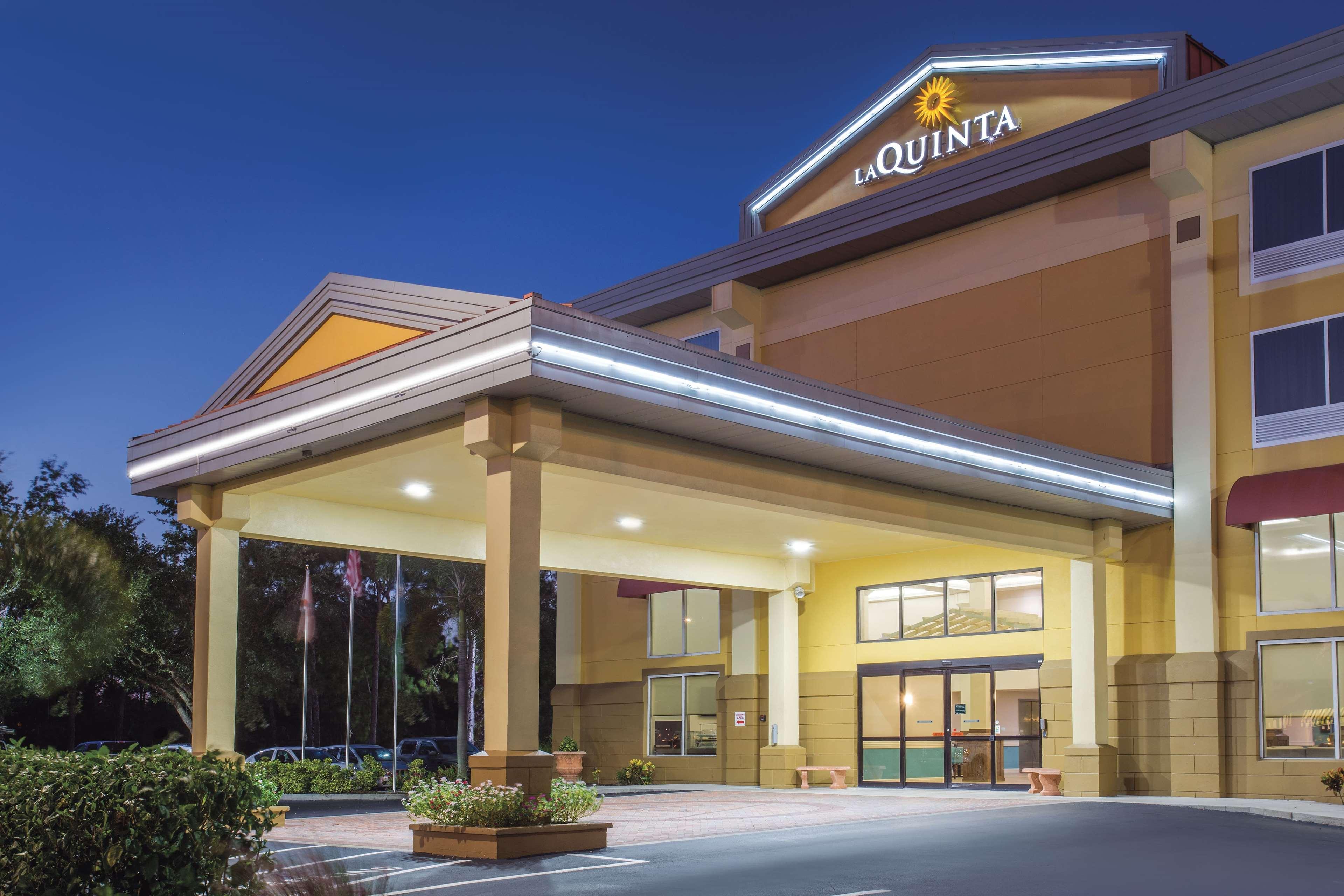 Comfort Inn & Suites Sarasota I75 Buitenkant foto