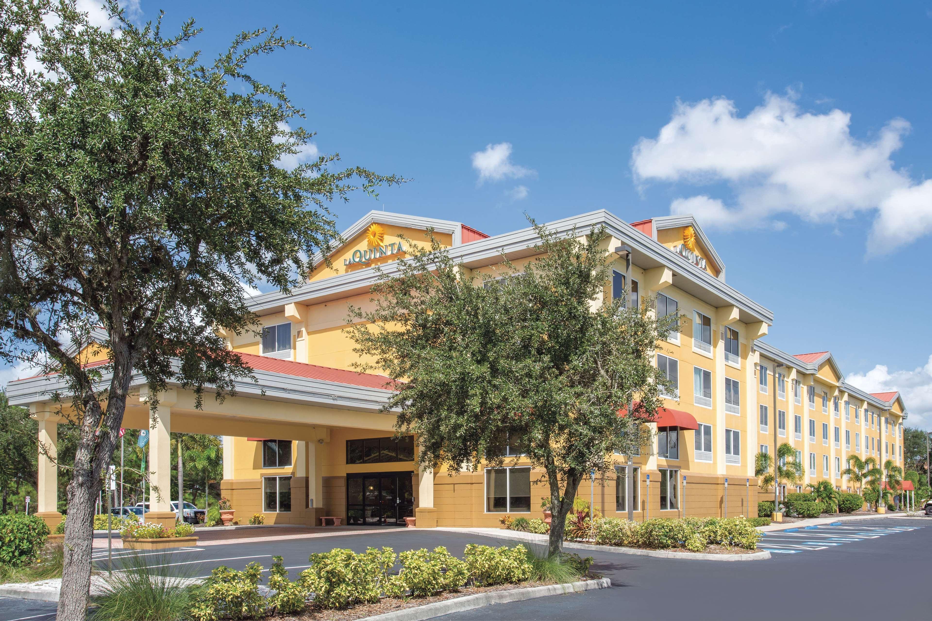 Comfort Inn & Suites Sarasota I75 Buitenkant foto