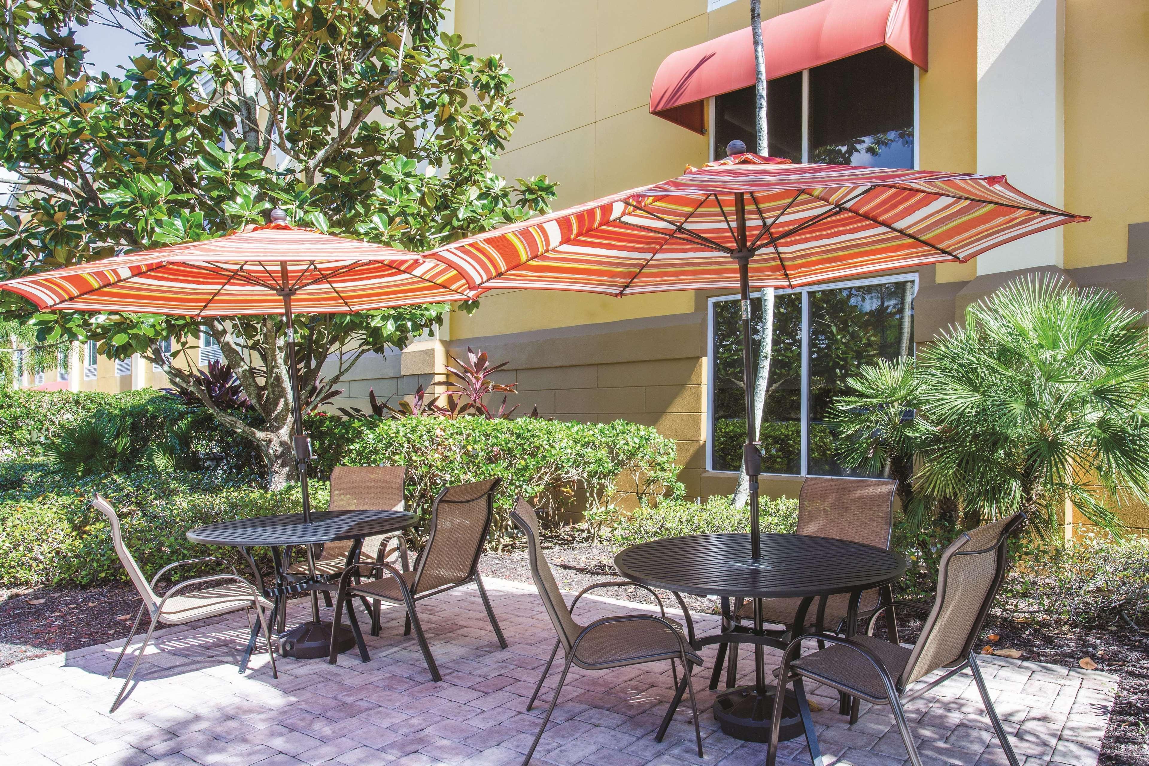 Comfort Inn & Suites Sarasota I75 Buitenkant foto