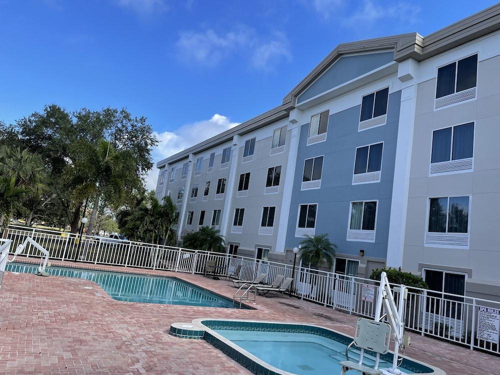 Comfort Inn & Suites Sarasota I75 Buitenkant foto